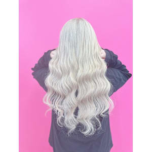 目立つこと間違いなし！ハイトーンホワイト！