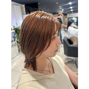 艶髪ブラウン×くびれミディアム