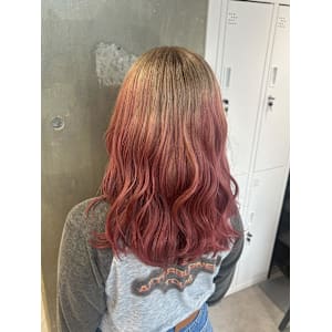 ベージュ×柔らかレッドのルーツカラー - miu by KENJE【ミューバイケンジ】掲載中