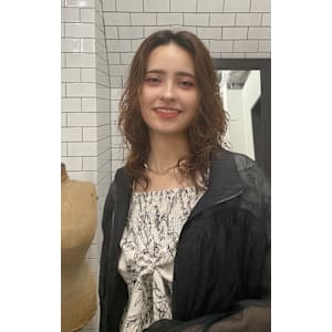 レイヤーカットと相性抜群　デジタルパーマ