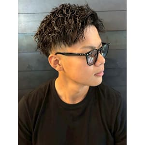 ツイスパ サイドパート フェードカット ツーブロック