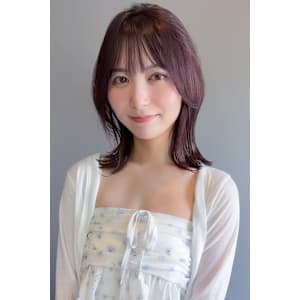 顔周りカット　くびれヘア　外はねロングボブ　ラベンダーカラー