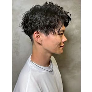 刈り上げ マッシュ メンズパーマ サイドパート 束感 黒髪