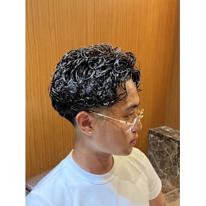 銀座　理容室　外国人風パーマ　テーパーフェード