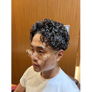 銀座　理容室　外国人風パーマ　テーパーフェード