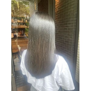 暗くても透けるくすみカラー - 半個室型美容室 Sourire 博多店【ハンコシツガタビヨウシツスーリールハカタテン】掲載中