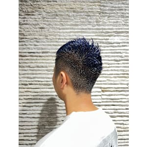 ブリーチハイトーン×ブルーグレージュ刈り上げモヒカン