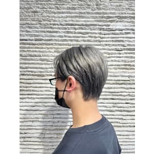 透明感ブルーブラックアッシュグレージュブリーチカラー