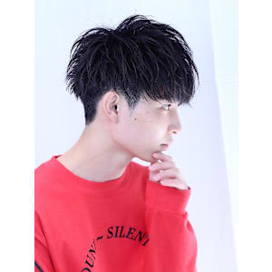 黒髪ツーブロ刈り上げ無造作マッシュ