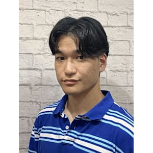 ナチュラルなセンターパートスタイル - グレイスフルバーバー プラチナム【グレイスフルバーバー プラチナム】掲載中