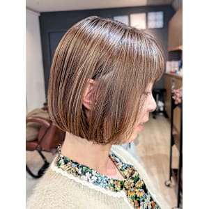 透明感カラーのシンプルストレートボブ