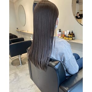 「暗髪でも重くない。光に透ける透明感ロングカラー。」