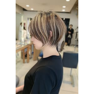【白髪ぼかしハイライト】×【ショート】小田急相模原 - LOHAS by KENJE【ロハスバイケンジ】掲載中