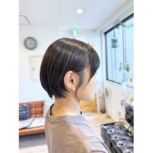 耳掛けが可愛いコンパクトショートボブ