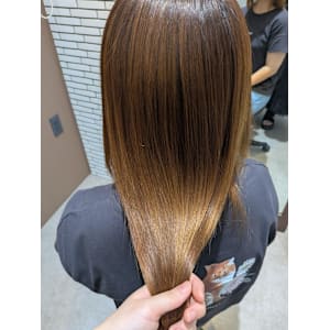 広がる髪もすっきりまとまるように