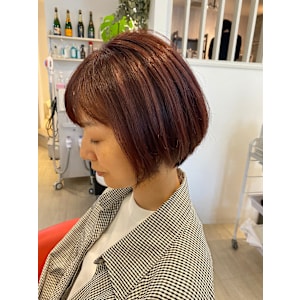 カシスピンク/ハイライト/ブリーチデザイン/前下がりボブ