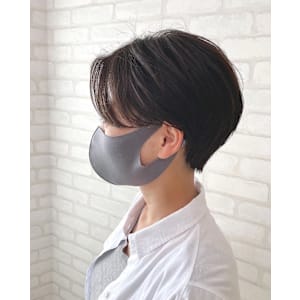 横顔もキレイなショートヘア