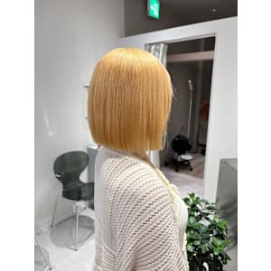 ブロンドヘアハイトーンボブミルクティーベージュ