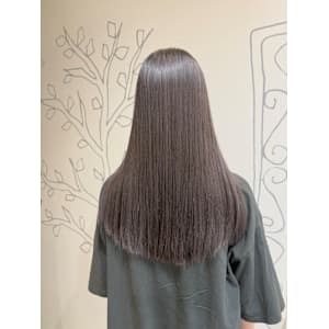 やわらかく自然にまとまる、ダメージレスな艶ストレート - Hair Room Nico【ヘアルームニコ】掲載中