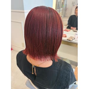 レッドオレンジのカラーのワンレン