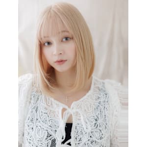 外国人風ホワイトブロンド切りっぱなしボブディ　パールベージュ