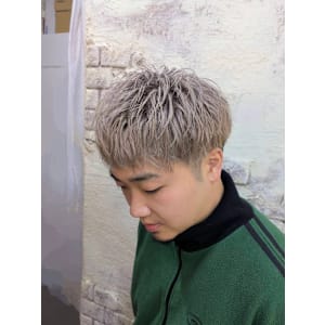 ハイトーン×スパイキーショート