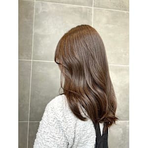 レイヤーカット×ベージュカラ