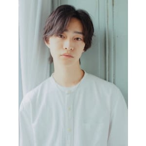 爽やかセンターパートスタイル