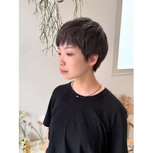 《花屋併設の美容院》グレージュ×ショート