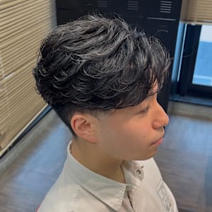 [藤沢]メンズカット黒髪センターパートフェザーパーマ