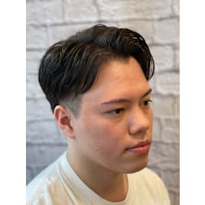 新宿メンズカット｜爽やかツーブロ×ナチュラルセンターパート