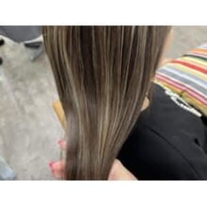 白髪ぼかしハイライトケアカラー/ブリーチ/インナーカラー池袋 - prize Iris 池袋【プライズ アイリス】池袋駅東口店【プライズアイリス イケブクロ イケブクロヒガシグチテン】掲載中