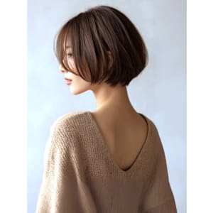 ショートボブ 顔周りカット 前髪なし ブラウンカラー 30代