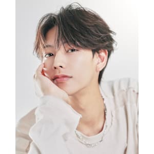 アンニュイフェザーセンターパート