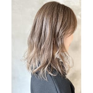 ミディアム・毛先ブリーチ・ブルーパール