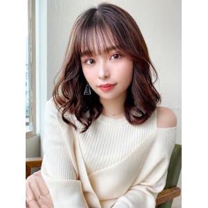 2wayバングでイメチェン顔まわりレイヤーのくびれヘアが人気