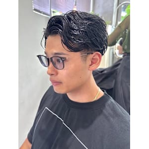 【 刈り上げセンターパート　】