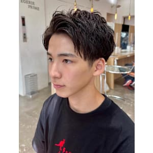 【 刈り上げアップバングショート　】