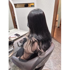 シルバーインナーカラー - Bulansis Hair【ブランシス ヘアー】掲載中