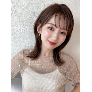 30代小顔に見えるくびれヘアレイヤー × オリーブグレージュ