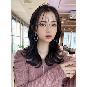 30代小顔に見えるくびれヘアレイヤー × オリーブグレージュ