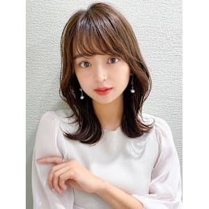 30代小顔に見えるくびれヘアレイヤー × オリーブグレージュ