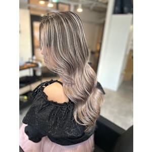 【海外風ブリーチ2回必須】ハイトーンバレイヤージュ