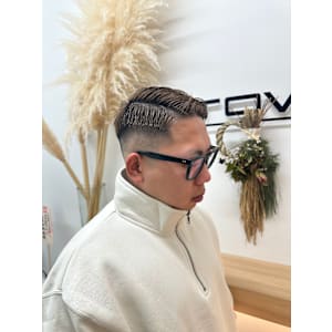 フェードカット×サイドパート