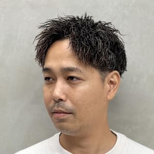 朝のセットも手軽にキマる◎ツイストパーマ