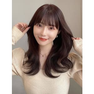 暗髪でも出せるこなれ感フェイスレイヤー×ナチュラルセミロング