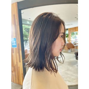 カーキベージュ