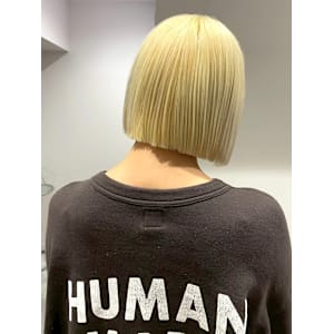 切りっぱなしボブ 髪質改善 ブリーチ ショートボブ 20代