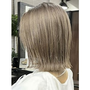 ミルクティーベージュ　きりっぱなしボブ　グレージュ - ARCANA 明治神宮前 表参道 原宿【アルカナ メイジジングウマエ オモテサンドウ ハラジュク】掲載中