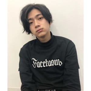 スーツ短髪ツーブロック束感モテる黒髪シークレットパーマ流行